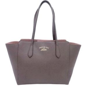 Gucci Medium Leather Swing Tote in Black